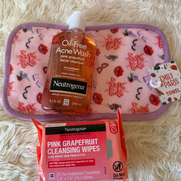 14 piece Pink Cosmetic and Skincare set - Picture 6 of 8